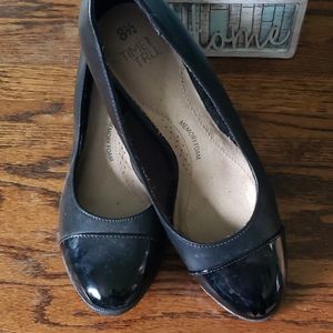 Black dress shoes